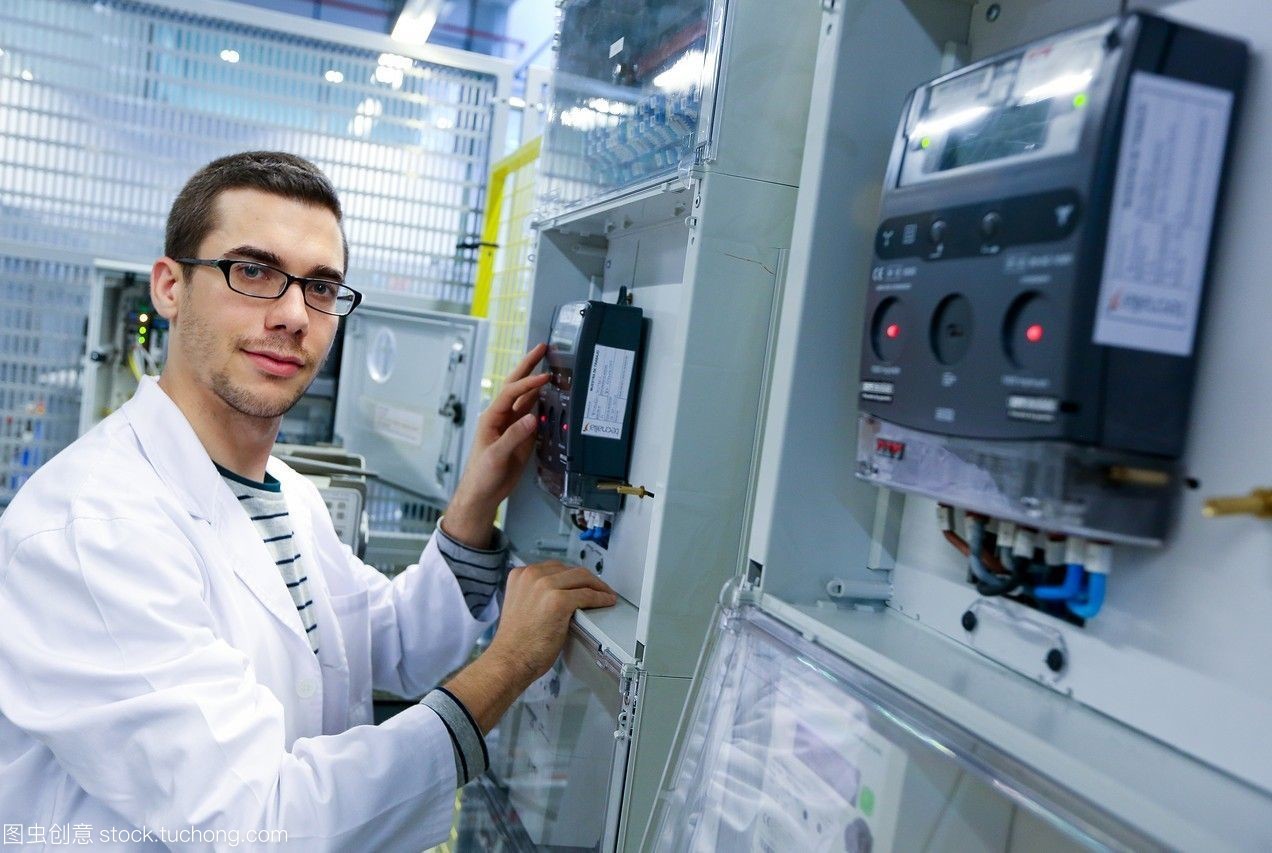 TECNALIA研究員 引領低壓微網與電器柜性能測試，賦能智能電網認證服務